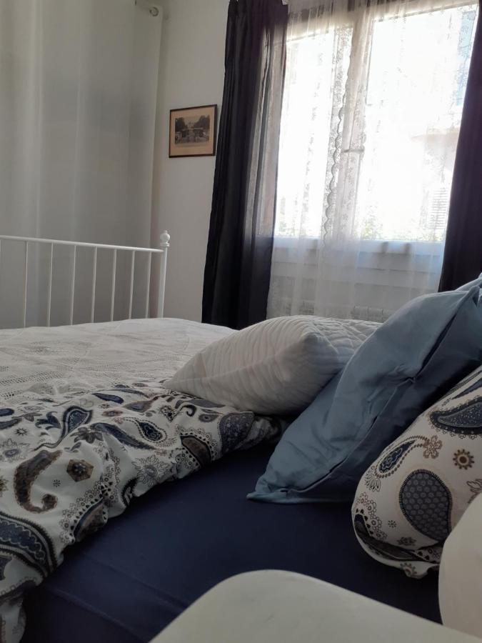 تولون Alfred 'S Home المظهر الخارجي الصورة